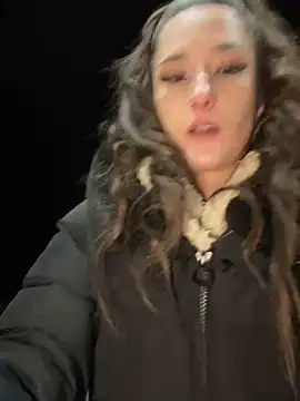 Snapshot of joanaelaa chatting on 12.19.24 joanaelaa online show from 12.19.24