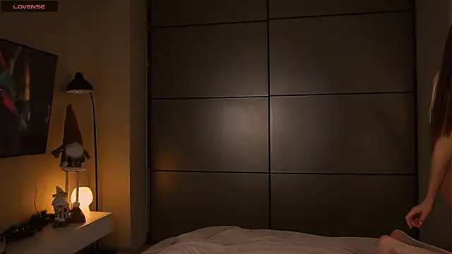  Miss Johansson  online show from 12.19.24