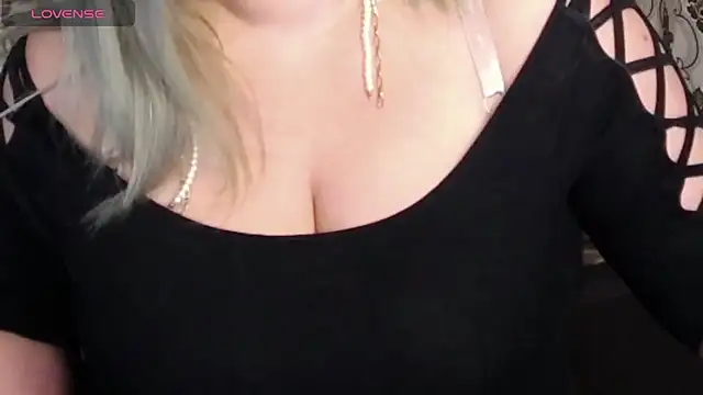 Snapshot of Nimphotease chatting on 10.02.25 Nimphotease online show from 10.02.25