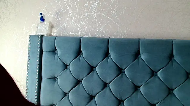 Imannejulienne online show from 11.06.25