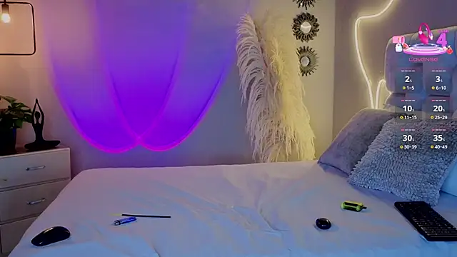 Snapshot of pamela_reyes_ chatting on 10.25.25 pamela reyes online show from 10.25.25