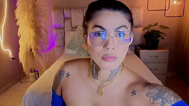 Snapshot of pamela_reyes_ chatting on 11.08.25 pamela reyes online show from 11.08.25