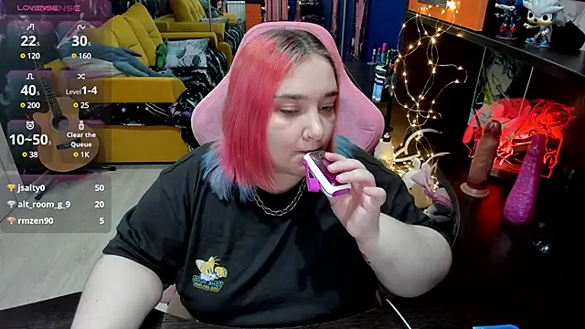 Softie Sofy online show from 03.22.25