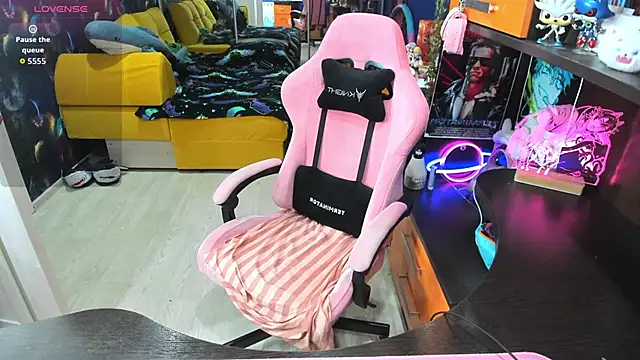 Softie Sofy online show from 12.16.25