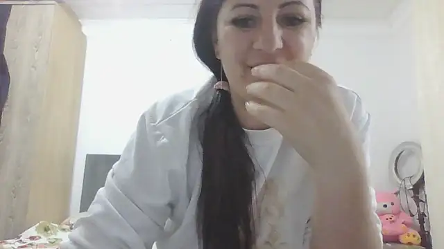 Snapshot of Naughtyredd chatting on 05.21.26 Naughtyredd online show from 05.21.26