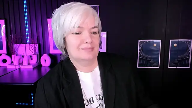 Snapshot of CarmenSoft chatting on 05.18.26 CarmenSoft online show from 05.18.26