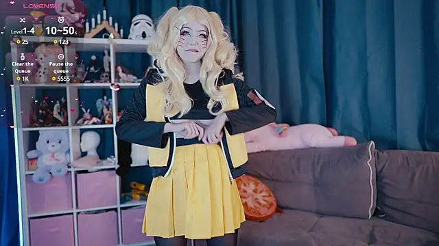 Snapshot of MadnessAlison chatting on 03.19.25 MadnessAlison online show from 03.19.25