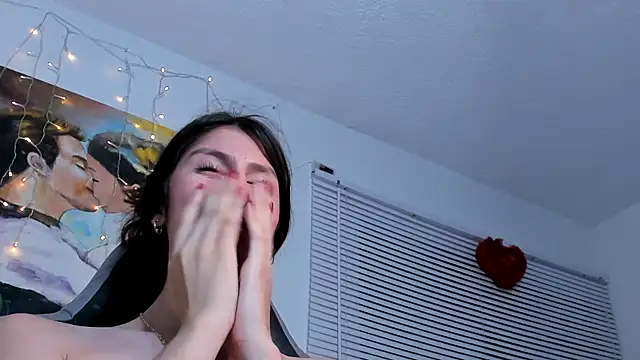 valeria gonzales  online show from 12.21.24