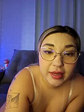 Snapshot of kamila_hty chatting on 10.24.25 kamila hty online show from 10.24.25