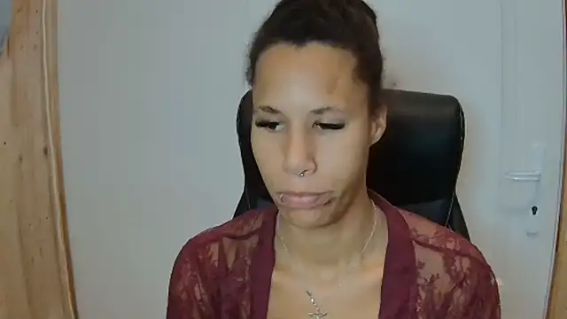 Snapshot of AaliyahHarris chatting on 10.11.25 AaliyahHarris online show from 10.11.25