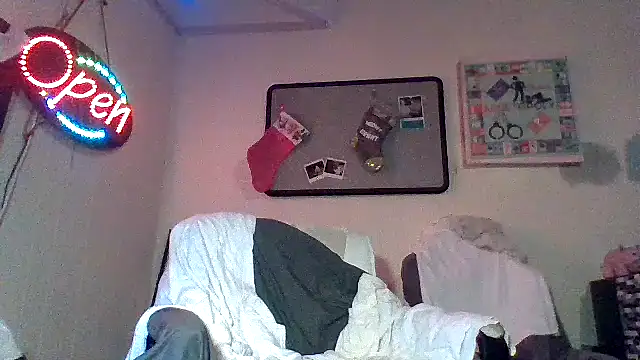 Snapshot of CLoSpunkmeyer69 chatting on 12.14.24 CLoSpunkmeyer69 online show from 12.14.24