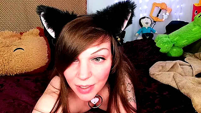GamerGirlRoxyAndLee online show from 01.28.25