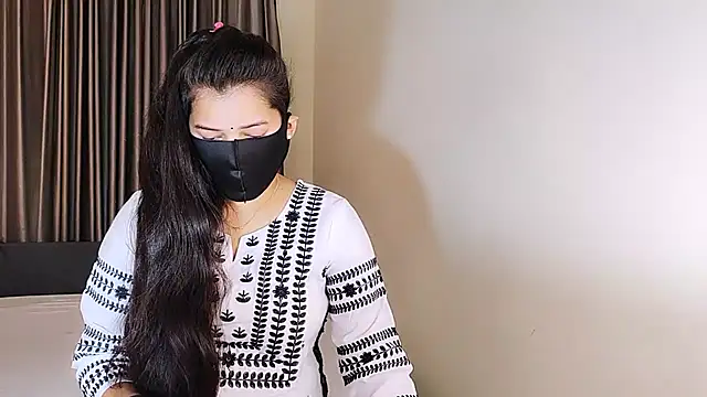 Snapshot of YourLovelyQueen chatting on 03.12.25 YourLovelyQueen online show from 03.12.25