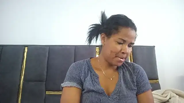 Snapshot of aleixane chatting on 06.25.26 aleixane online show from 06.25.26