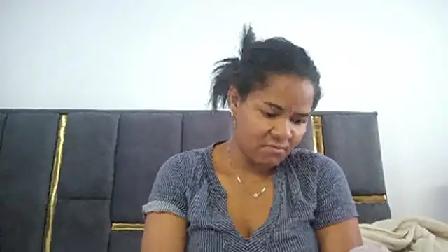 Snapshot of aleixane chatting on 06.25.26 aleixane online show from 06.25.26