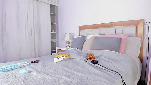 Snapshot of elena_mature chatting on 11.15.25 elena mature online show from 11.15.25