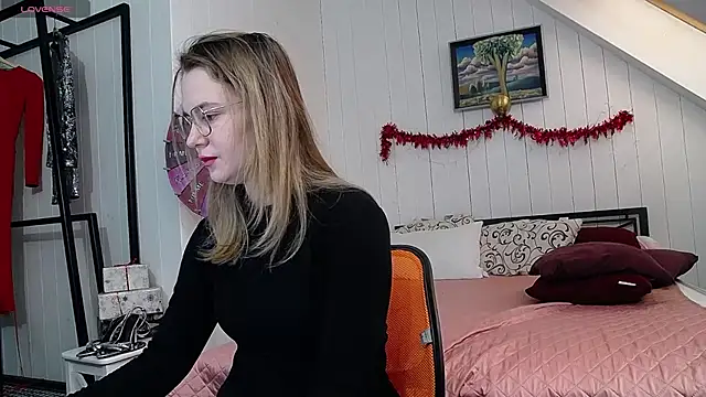 Snapshot of CindyJonson chatting on 02.13.25 CindyJonson online show from 02.13.25