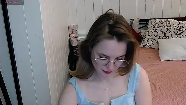 Snapshot of CindyJonson chatting on 03.09.25 CindyJonson online show from 03.09.25