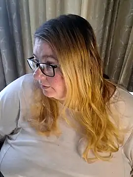 Snapshot of Iceprincess2bad4u chatting on 06.14.26 Iceprincess2bad4u online show from 06.14.26