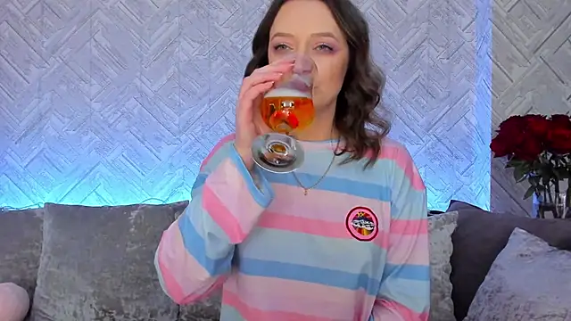 Snapshot of EvaBarsa_ chatting on 11.08.25 EvaBarsa online show from 11.08.25