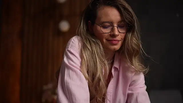 Snapshot of BrandyWhite chatting on 11.03.25 BrandyWhite online show from 11.03.25