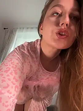 Snapshot of AlinaCum chatting on 11.01.25 AlinaCum online show from 11.01.25