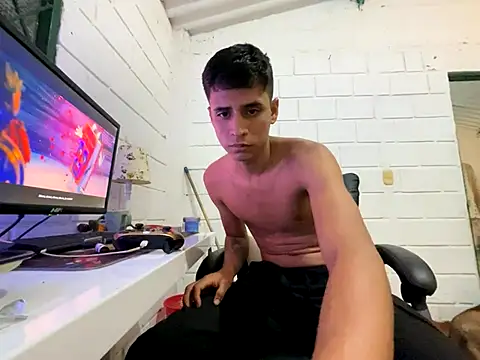 Snapshot of Max_TheHorseDick chatting on 10.04.25 Max TheHorseDick online show from 10.04.25