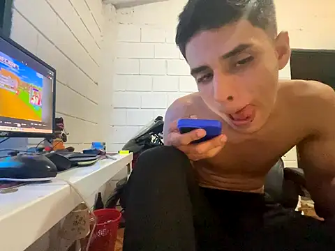 Snapshot of Max_TheHorseDick chatting on 10.23.25 Max TheHorseDick online show from 10.23.25