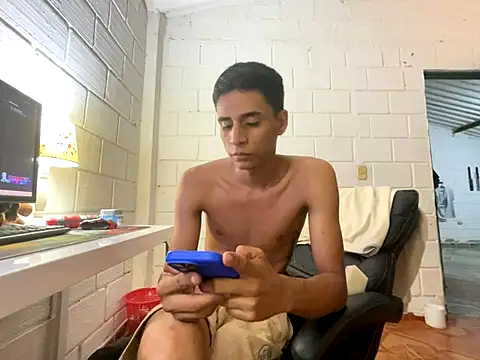 Snapshot of Max_TheHorseDick chatting on 10.26.25 Max TheHorseDick online show from 10.26.25