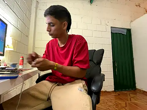 Snapshot of Max_TheHorseDick chatting on 11.12.25 Max TheHorseDick online show from 11.12.25