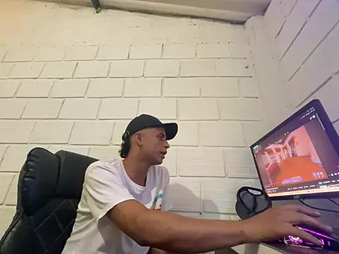 Snapshot of Max_TheHorseDick chatting on 01.17.26 Max TheHorseDick online show from 01.17.26