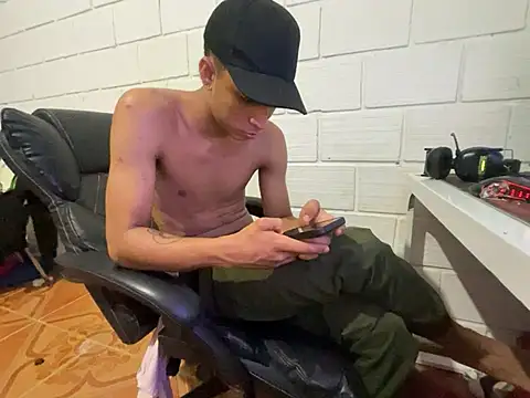 Snapshot of Max_TheHorseDick chatting on 02.12.26 Max TheHorseDick online show from 02.12.26