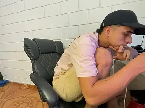 Snapshot of Max_TheHorseDick chatting on 02.13.26 Max TheHorseDick online show from 02.13.26