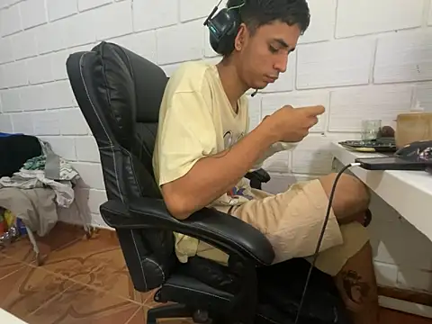 Snapshot of Max_TheHorseDick chatting on 02.19.26 Max TheHorseDick online show from 02.19.26