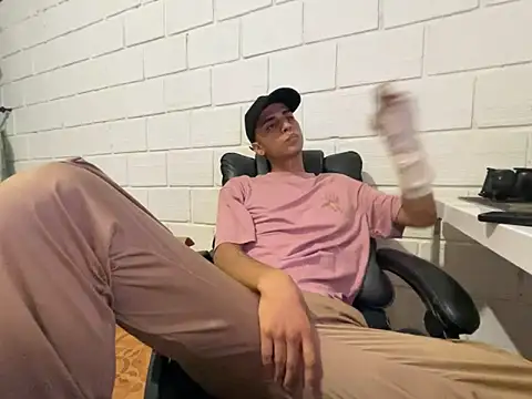 Snapshot of Max_TheHorseDick chatting on 02.28.26 Max TheHorseDick online show from 02.28.26