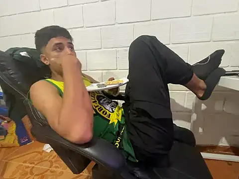 Snapshot of Max_TheHorseDick chatting on 03.01.26 Max TheHorseDick online show from 03.01.26