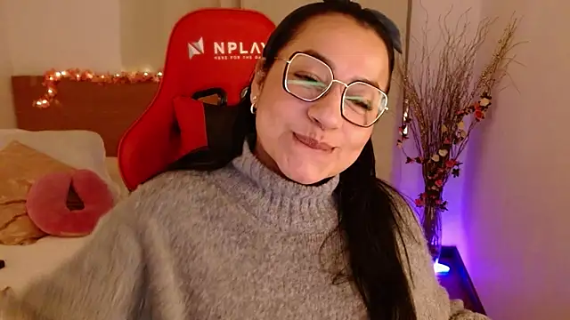 lucy luu  online show from 12.04.24