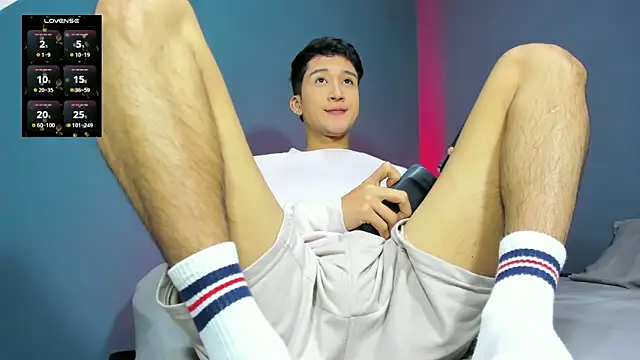 Snapshot of tom_Howard chatting on 12.06.24 tom Howard online show from 12.06.24