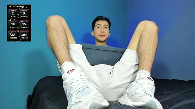 Snapshot of tom_Howard chatting on 12.13.24 tom Howard online show from 12.13.24