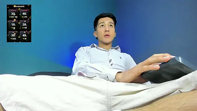 Snapshot of tom_Howard chatting on 12.21.24 tom Howard online show from 12.21.24