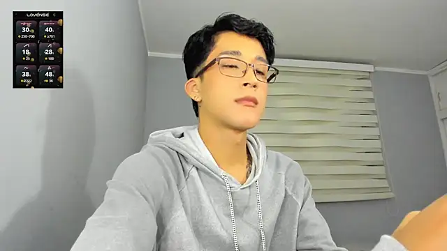 Snapshot of tom_Howard chatting on 10.13.25 tom Howard online show from 10.13.25