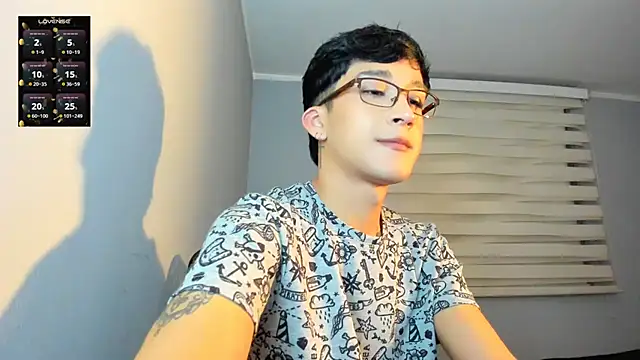 Snapshot of tom_Howard chatting on 10.16.25 tom Howard online show from 10.16.25