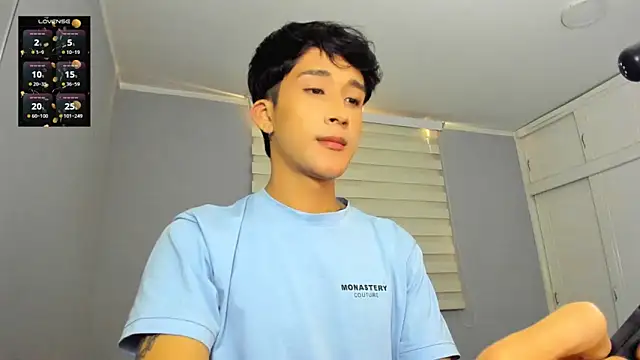 Snapshot of tom_Howard chatting on 10.20.25 tom Howard online show from 10.20.25