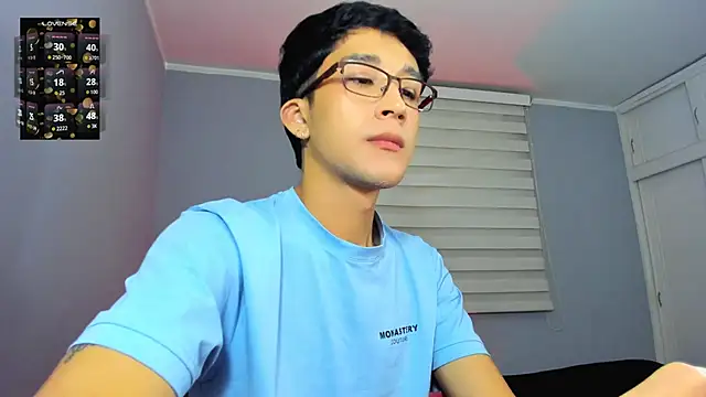 Snapshot of tom_Howard chatting on 10.21.25 tom Howard online show from 10.21.25