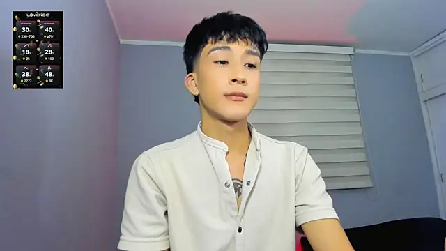 Snapshot of tom_Howard chatting on 10.21.25 tom Howard online show from 10.21.25