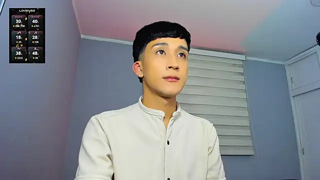 Snapshot of tom_Howard chatting on 10.23.25 tom Howard online show from 10.23.25