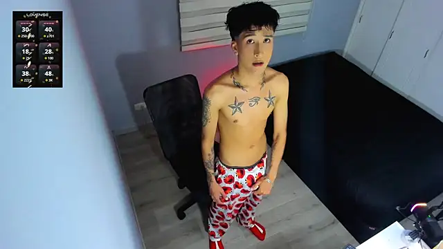 Snapshot of tom_Howard chatting on 10.24.25 tom Howard online show from 10.24.25