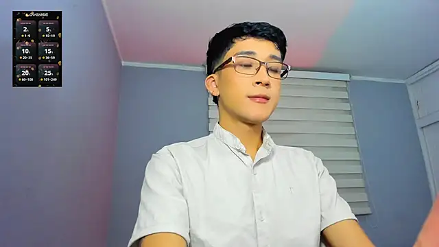 Snapshot of tom_Howard chatting on 10.25.25 tom Howard online show from 10.25.25