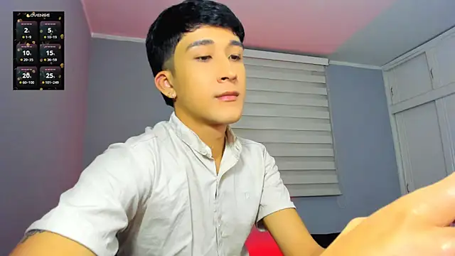 Snapshot of tom_Howard chatting on 10.29.25 tom Howard online show from 10.29.25