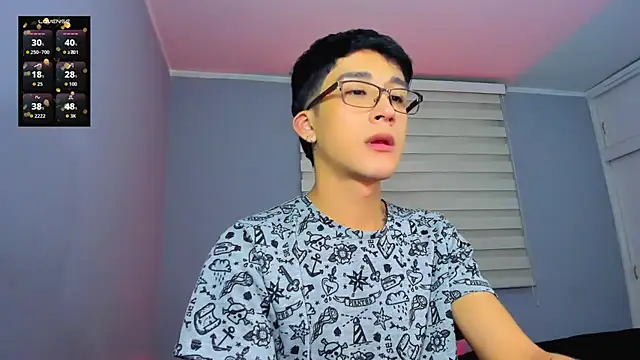 Snapshot of tom_Howard chatting on 10.30.25 tom Howard online show from 10.30.25